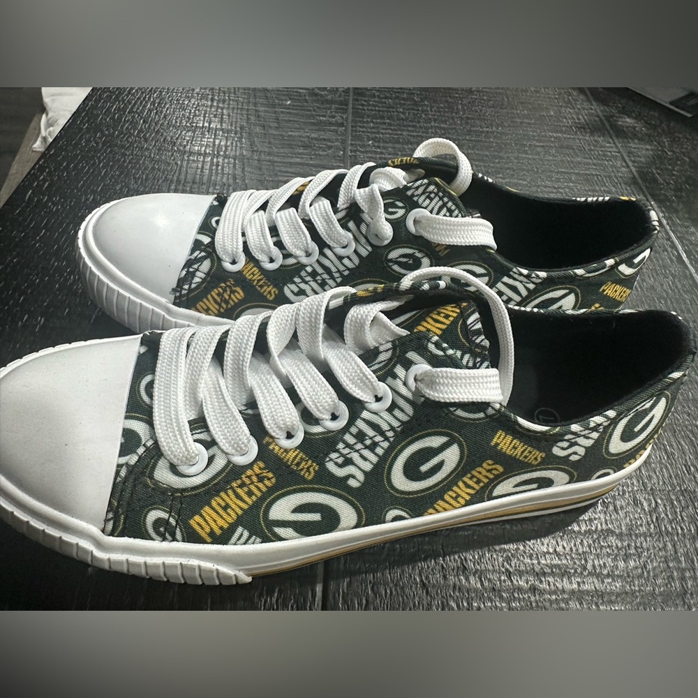 Women’s Greenbay Packers Sneaker Shoes size 7 NEW